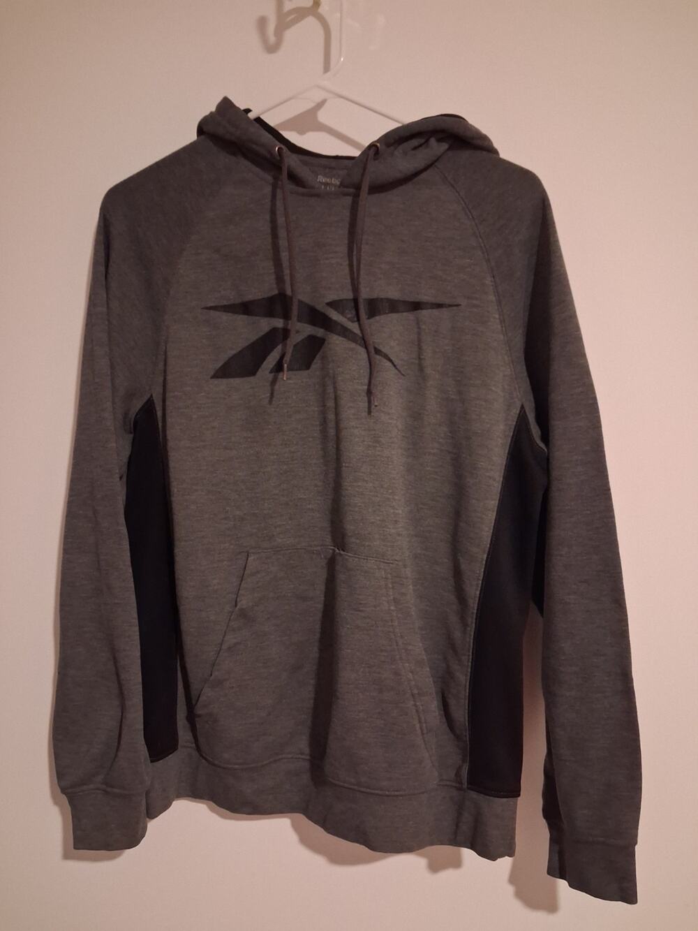 Reebok Men's Fleece Pullover Hoodie Gray Black Hooded Logo Pockets Size S